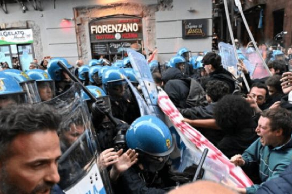 Ιταλία: Συγκρούσεις αστυνομικών με φοιτητές στη Νάπολη