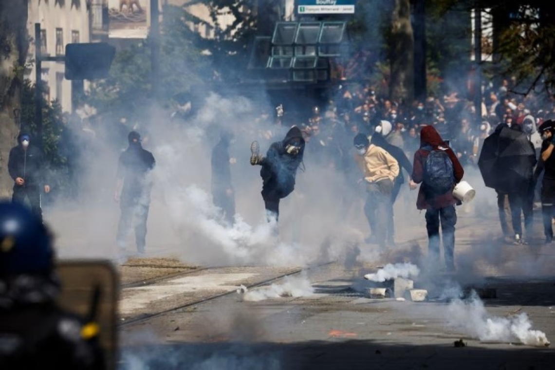 Γαλλία: Επεισόδια μεταξύ διαδηλωτών και αστυνομίας την ημέρα της Πρωτομαγιάς