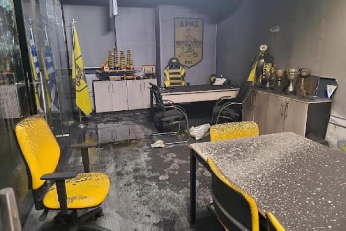 Μεγάλες καταστροφές από τη φωτιά στο «Βικελίδης» – Ζημιές σε γραφεία της ΠΑΕ Άρης και σε σουίτες