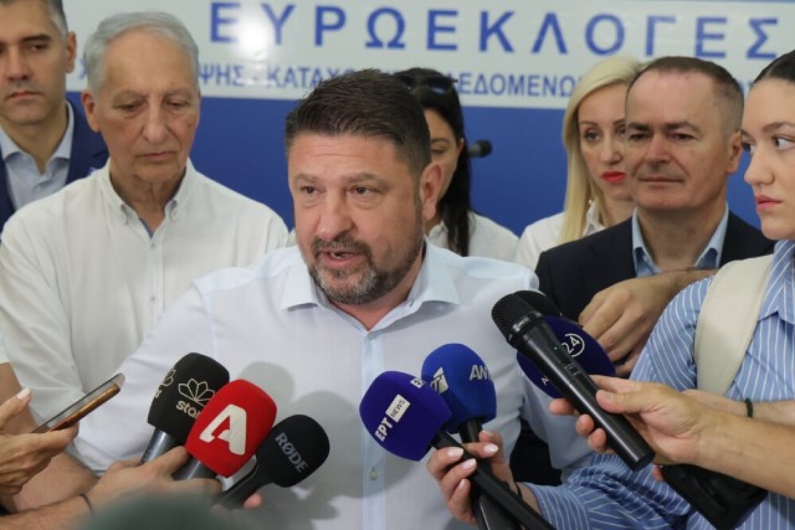 Αυτοψία του Νίκου Χαρδαλιά στο συντονιστικό κέντρο της Περιφέρειας Αττικής στο ΣΕΦ ενόψει ευρωεκλογών