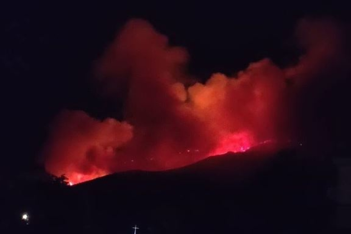 Πέλλα: Ανεξέλεγκτη η πυρκαγιά στο όρος Πάικο