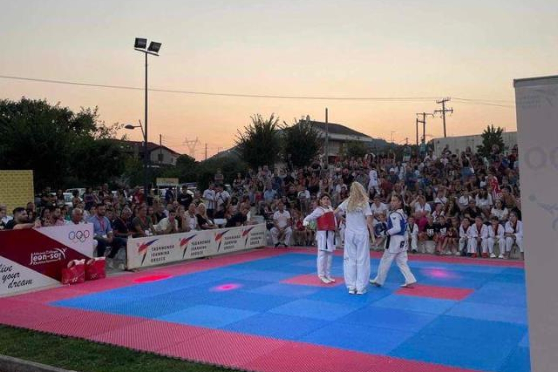 ΔΗΜΟΣ ΖΙΤΣΑΣ: Εντυπωσιακή η επίδειξη Tae Kwon Do στην πλατεία Δημαρχείου στην Ελεούσα