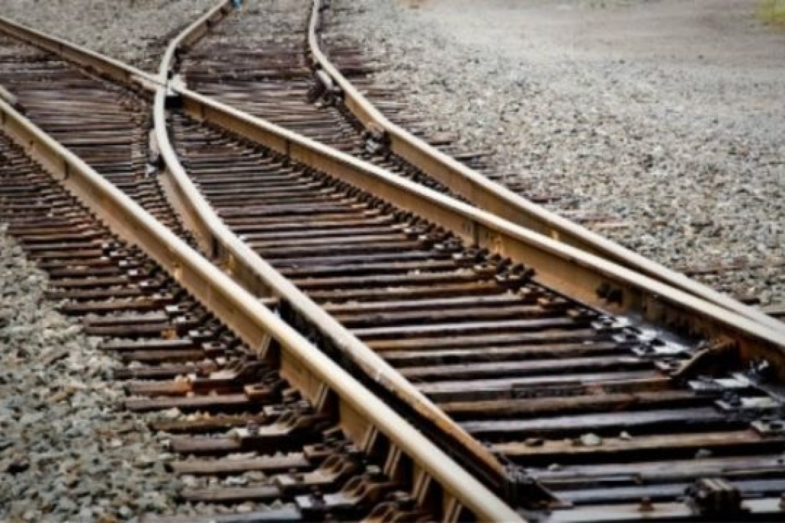 Λειβαδιά: Τρένο έσερνε γυναίκα που πιάστηκε στις πόρτες – Δύο συλλήψεις