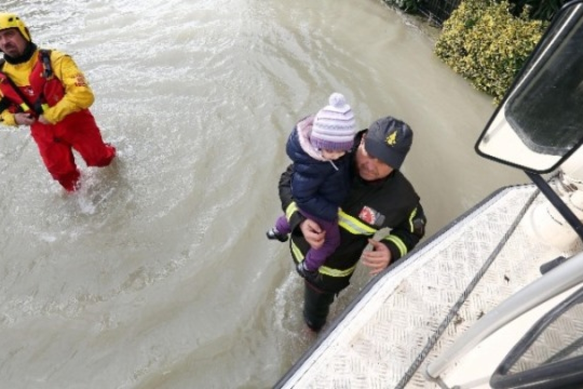 Υπερχείλισε ποταμός στην Εμίλια Ρομάνια – Σε κατάσταση επιφυλακής η ευρύτερη περιοχή της Νάπολι