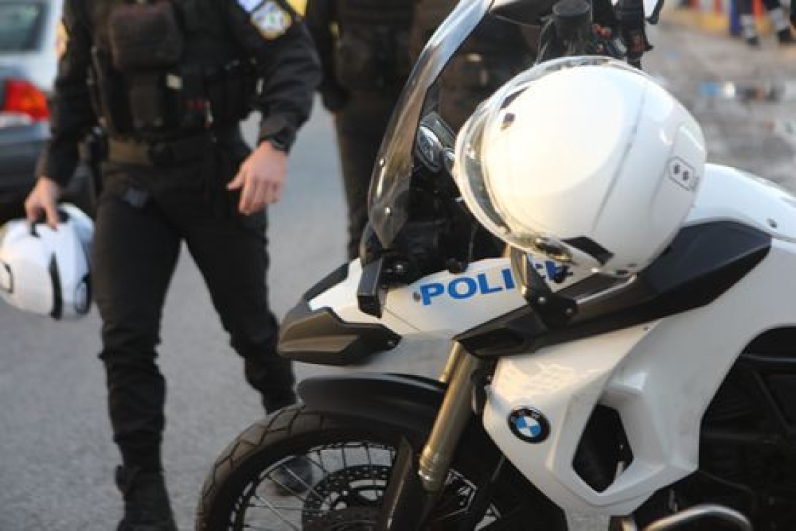 Συνελήφθησαν στα Ιωάννινα τέσσερις ανήλικοι αλλοδαποί, που είχαν συγκροτήσει ομάδα και διέπρατταν κλοπές από καταστήματα 