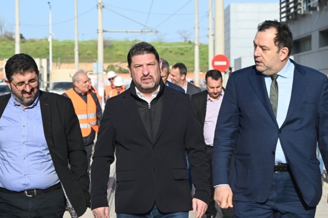 Αυτοψία του Νίκου Χαρδαλιά στο έργο επέκτασης του αμαξοστασίου των τραμ στο Ελληνικό: «Επενδύουμε σε υποδομές που αναβαθμίζουν τις αστικές συγκοινωνίες και βελτιώνουν την καθημερινότητα των πολιτών»