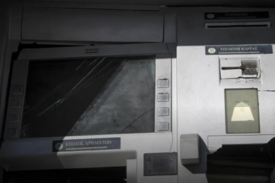 Ελλάδα: Ανατίναξαν ATM και άρπαξαν 90.000 ευρώ