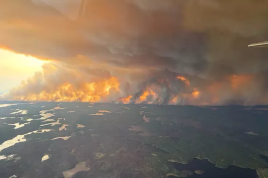 Πυρκαγιές στον Καναδά: Πάνω από 17.000 άνθρωποι απομακρύνονται από τα σπίτια τους 