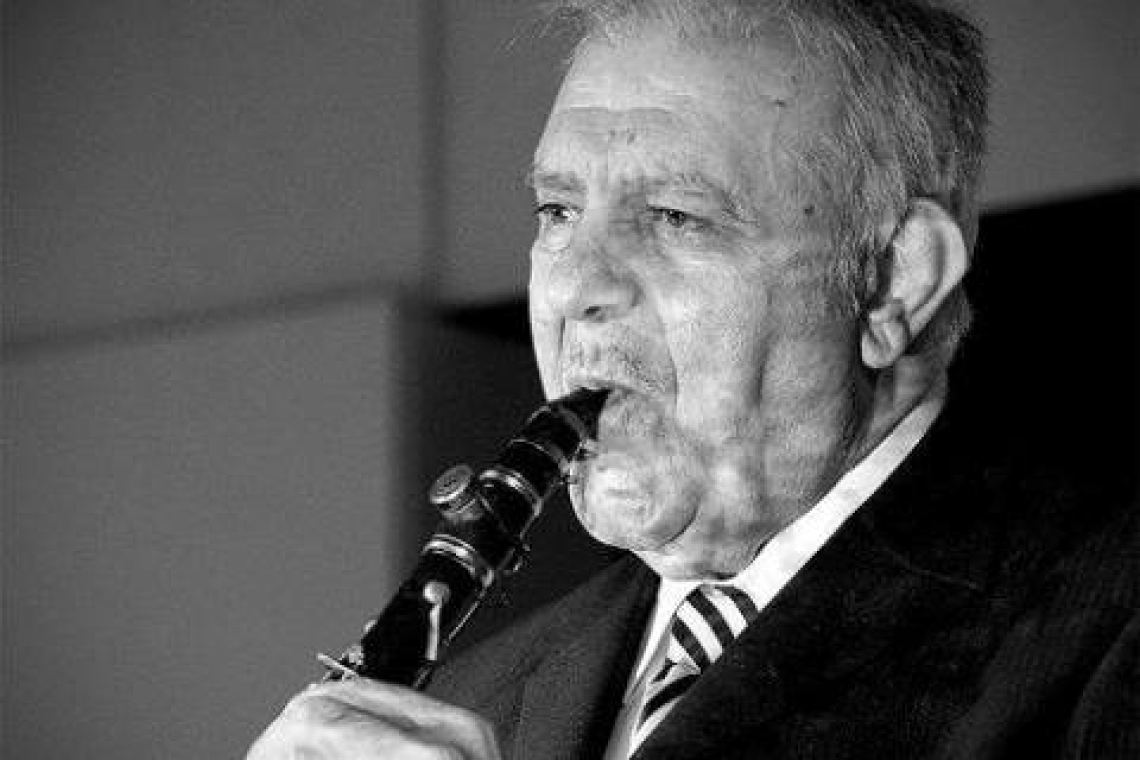 Το Διοικητικό Συμβούλιο της ΠΑΝΗΠΕΙΡΩΤΙΚΗΣ ΣΥΝΟΜΟΣΠΟΝΔΙΑΣ ΕΛΛΑΔΑΣ (Π.Σ.Ε.), με απέραντη θλίψη, αποχαιρετάει τον μεγάλο ΠΕΤΡΟΛΟΥΚΑ ΧΑΛΚΙΑ