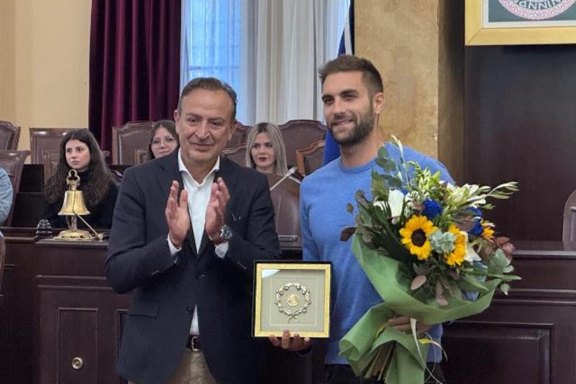 Ο Δήμος Ιωαννιτών τίμησε τον Στέφανο Ντούσκο και ανακοίνωσε την αναγόρευσή του σε επίτιμο δημότη