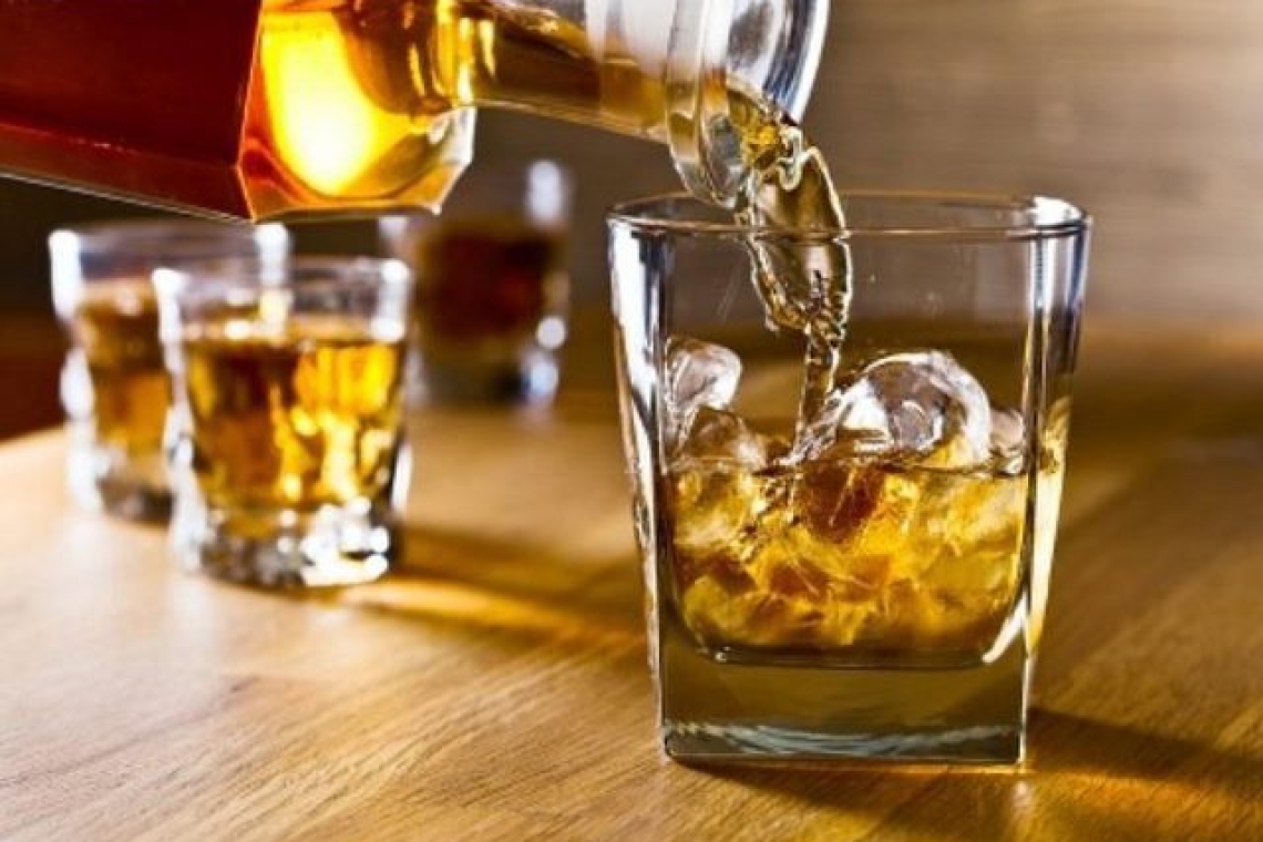 Συνελήφθη υπεύθυνος καταστήματος υγειονομικού ενδιαφέροντος στα Ιωάννινα για διάθεση αλκοόλ σε ανηλίκους