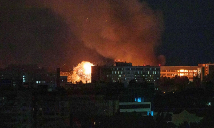 Ρωσική επίθεση με πυραύλους και drones στο Κίεβο: Ζημιές σε πολυκατοικίες, συναγερμός και σε Χάρκοβο, Ζαπορίζια