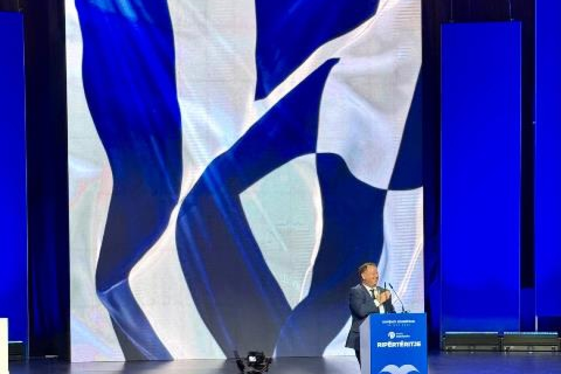 Ο Βασίλης Γιόγιακας στο συνέδριο του Δημοκρατικού Κόμματος Αλβανίας